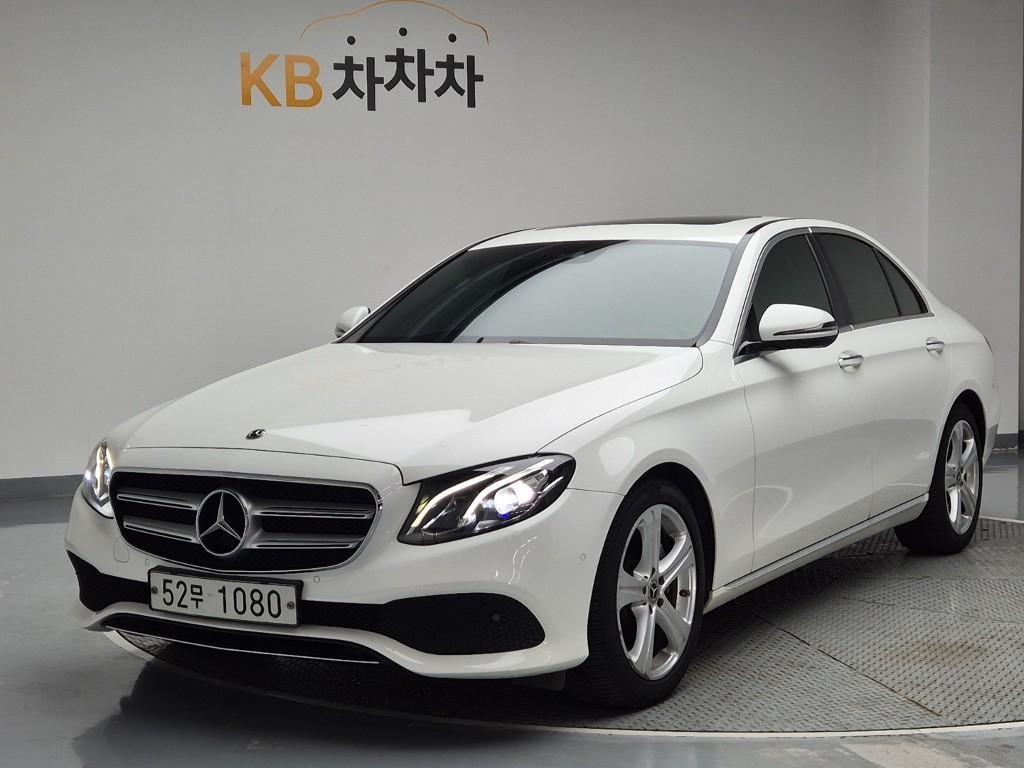 Mercedes Benz E class - Vista 4