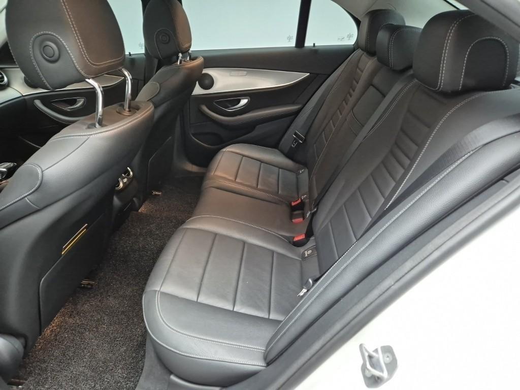 Mercedes Benz E class - Vista 7