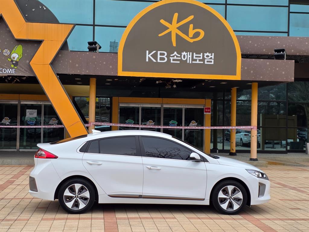 HYUNDAI Ioniq - Vista 4