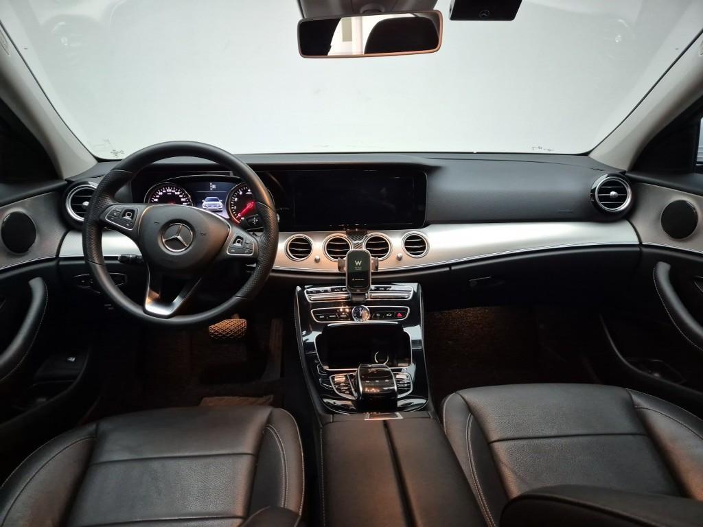 Mercedes Benz E class - Vista 5