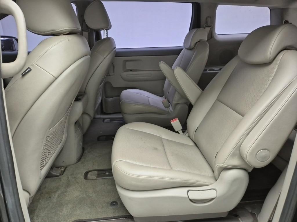 KIA Carnival - Vista 12