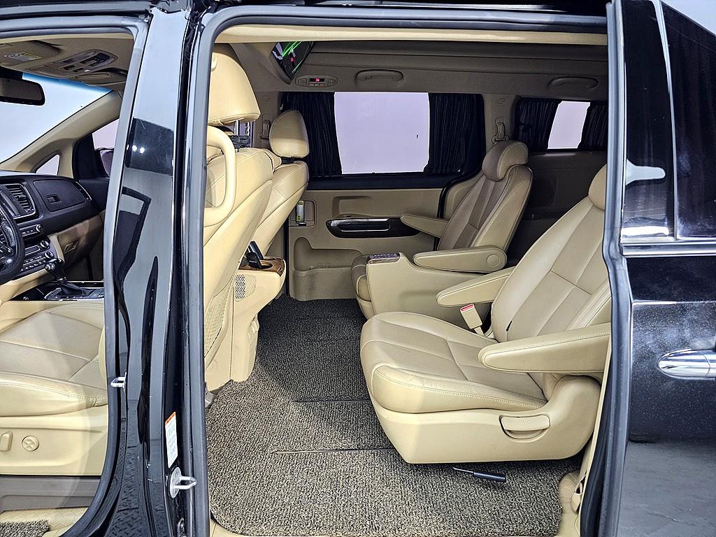 KIA Carnival - Vista 9