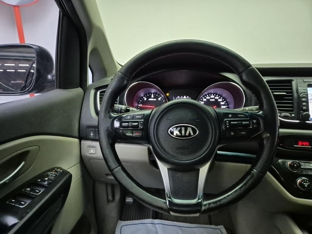 KIA Carnival - Vista 9