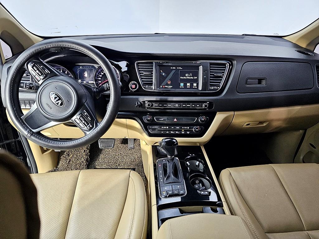 KIA Carnival - Vista 5