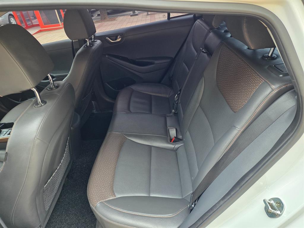 HYUNDAI Ioniq - Vista 9