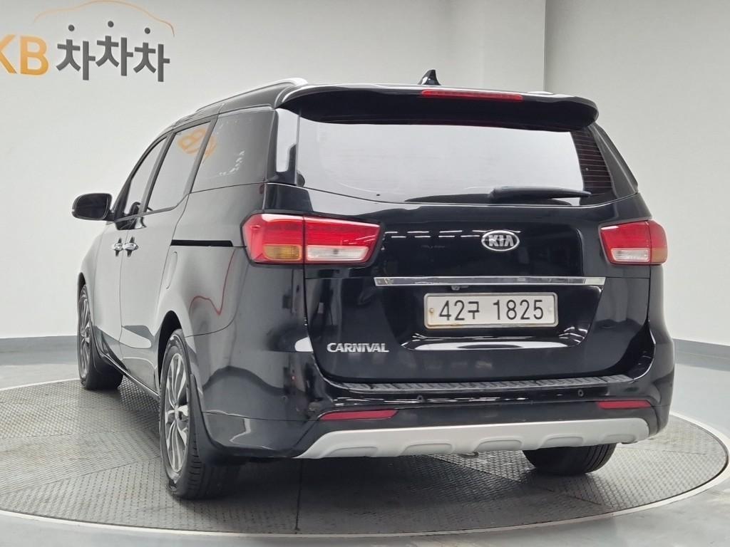 KIA Carnival - Vista 2