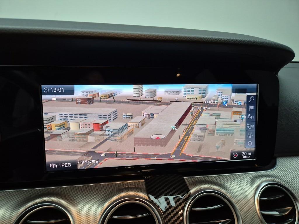 Mercedes Benz E class - Vista 12