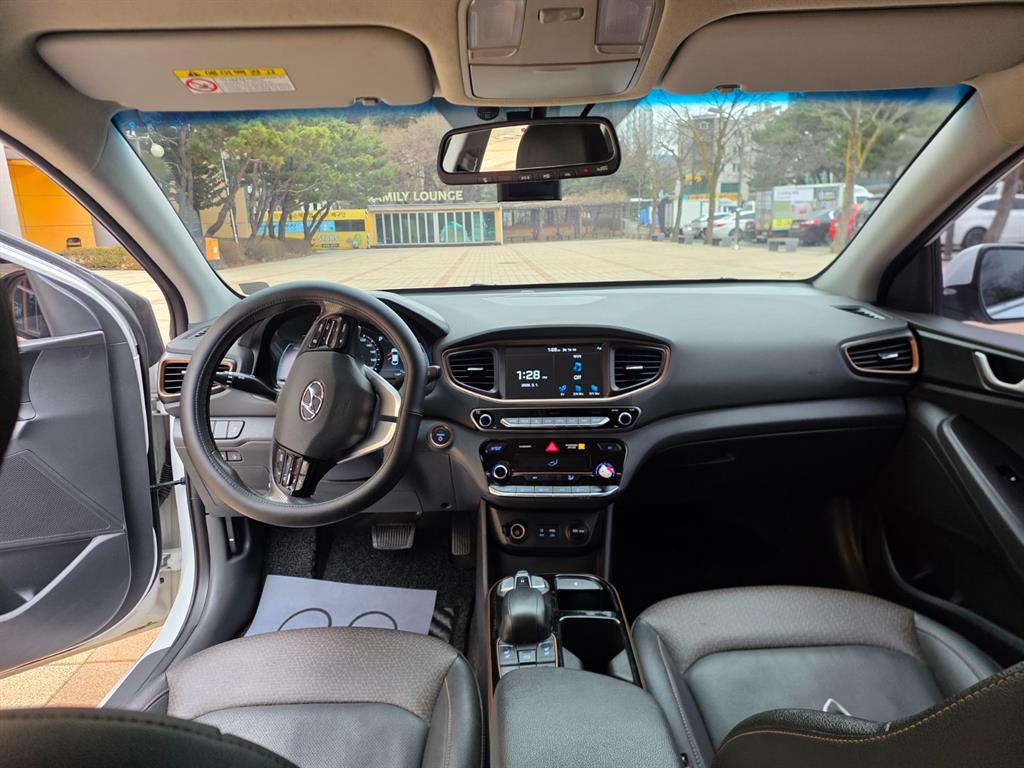 HYUNDAI Ioniq - Vista 10