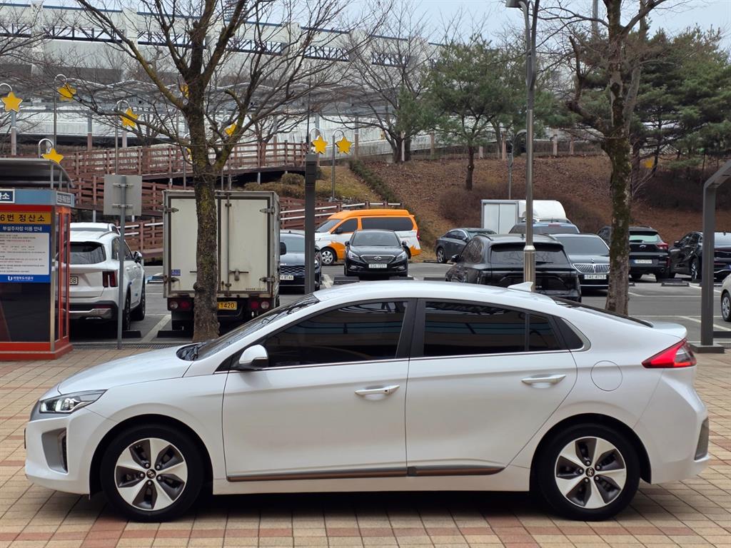 HYUNDAI Ioniq - Vista 2