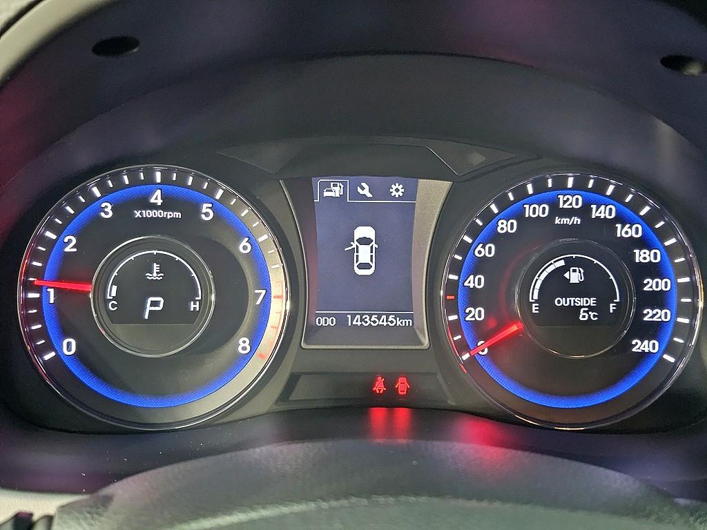 HYUNDAI i40 - Vista 7