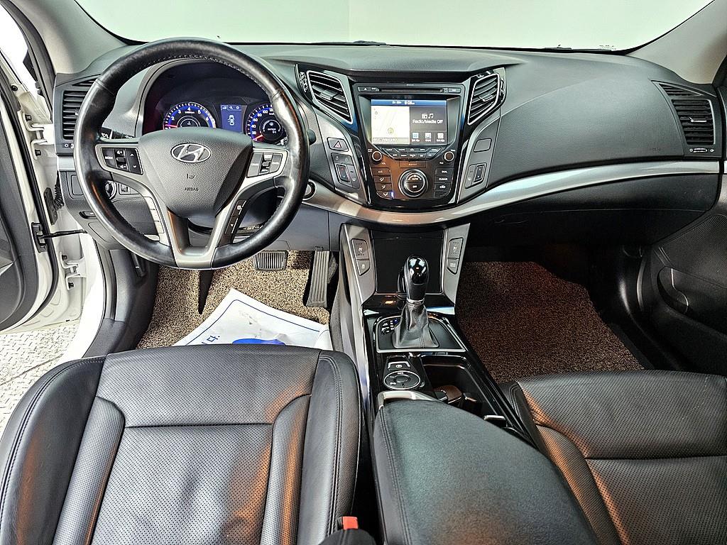 HYUNDAI i40 - Vista 5