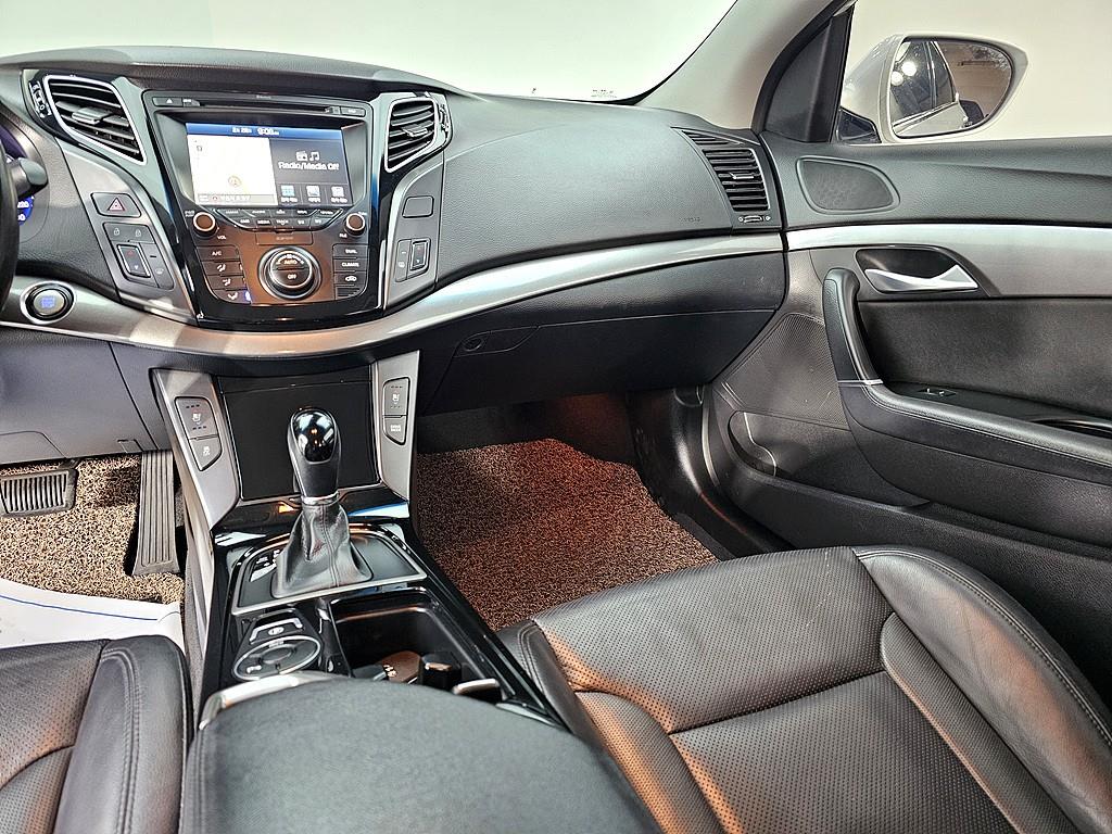 HYUNDAI i40 - Vista 10