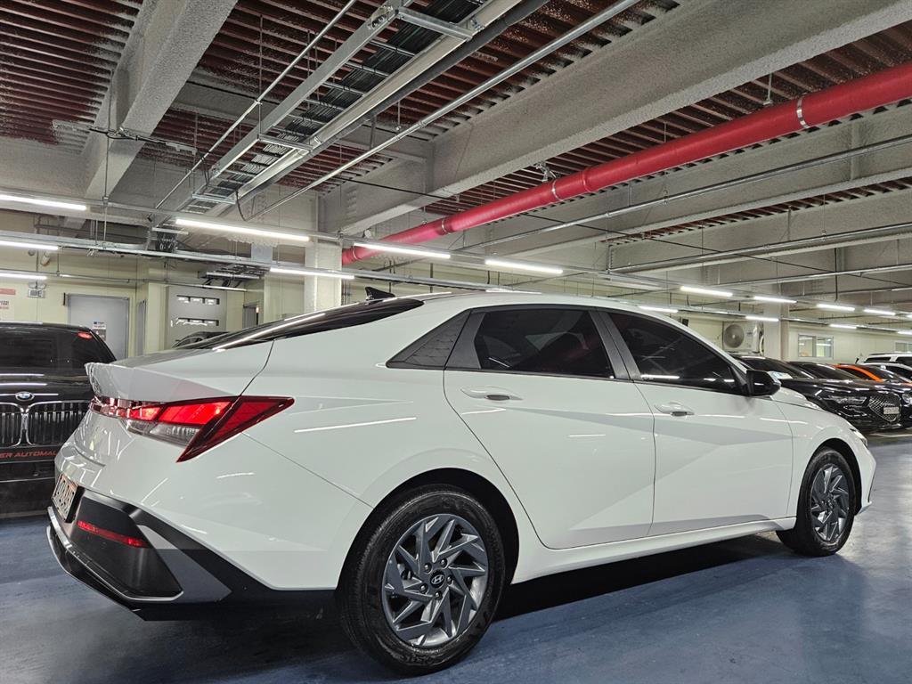 HYUNDAI Avante - Vista 4