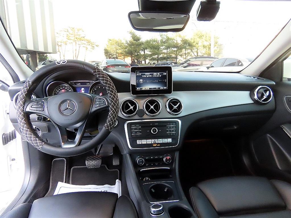 Mercedes Benz GLA Class - Vista 7