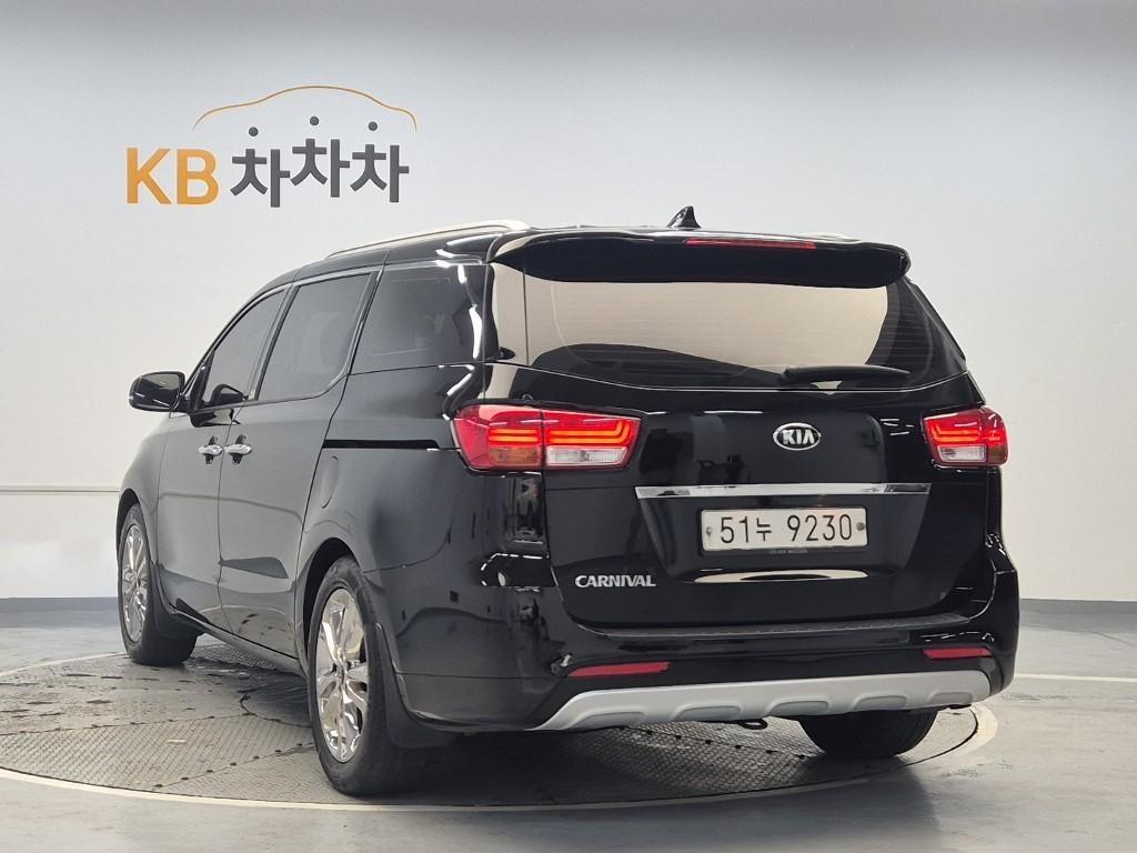 KIA Carnival - Vista 2