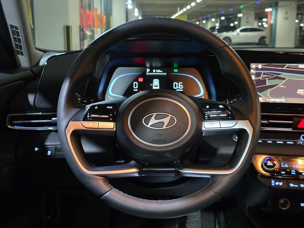 HYUNDAI Avante - Vista 10