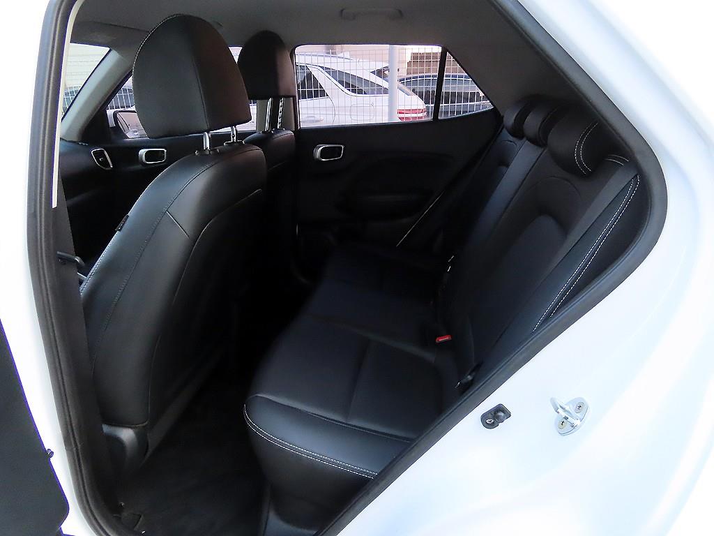 HYUNDAI Venue - Vista 6
