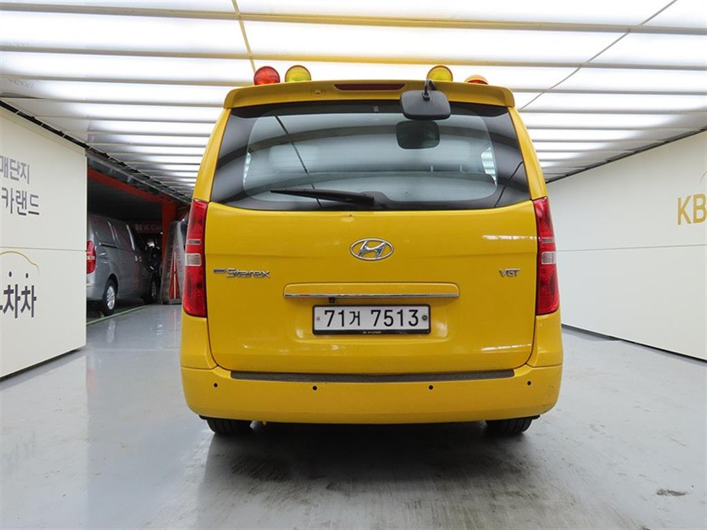 HYUNDAI Starex - Vista 3