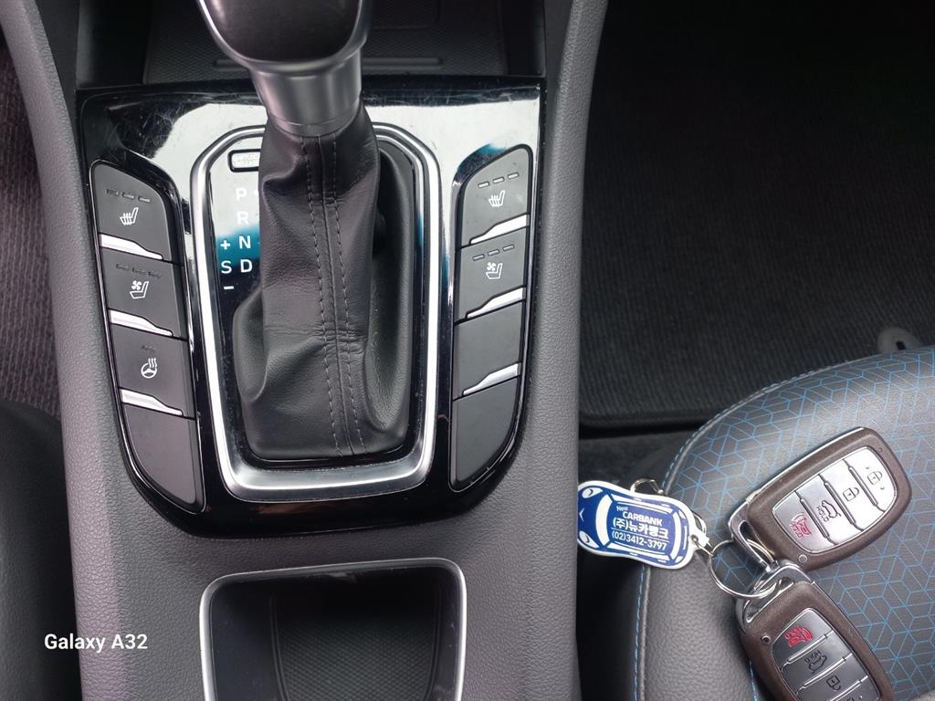 HYUNDAI Ioniq - Vista 10