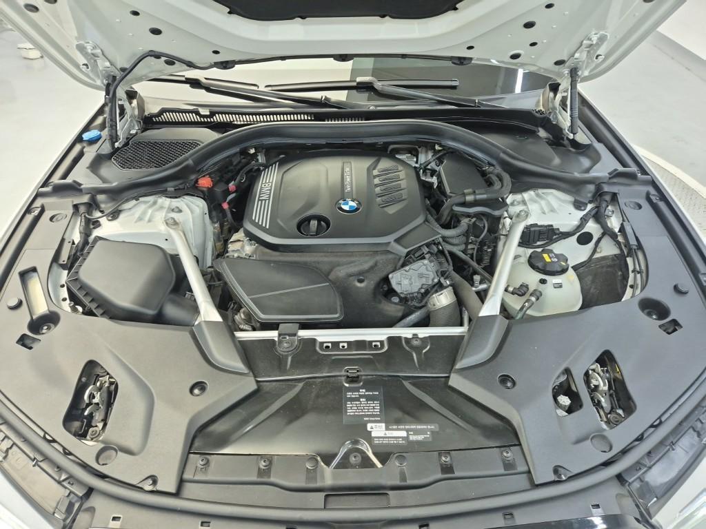 BMW 5 Series - Vista 5