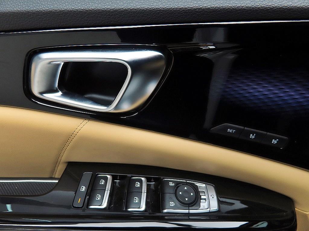 KIA Carnival - Vista 11