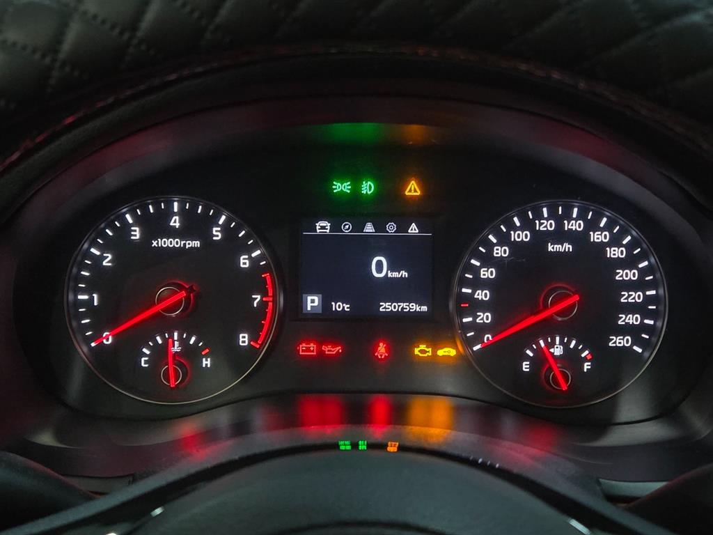 KIA K7 - Vista 10