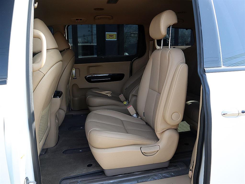 KIA Carnival - Vista 7