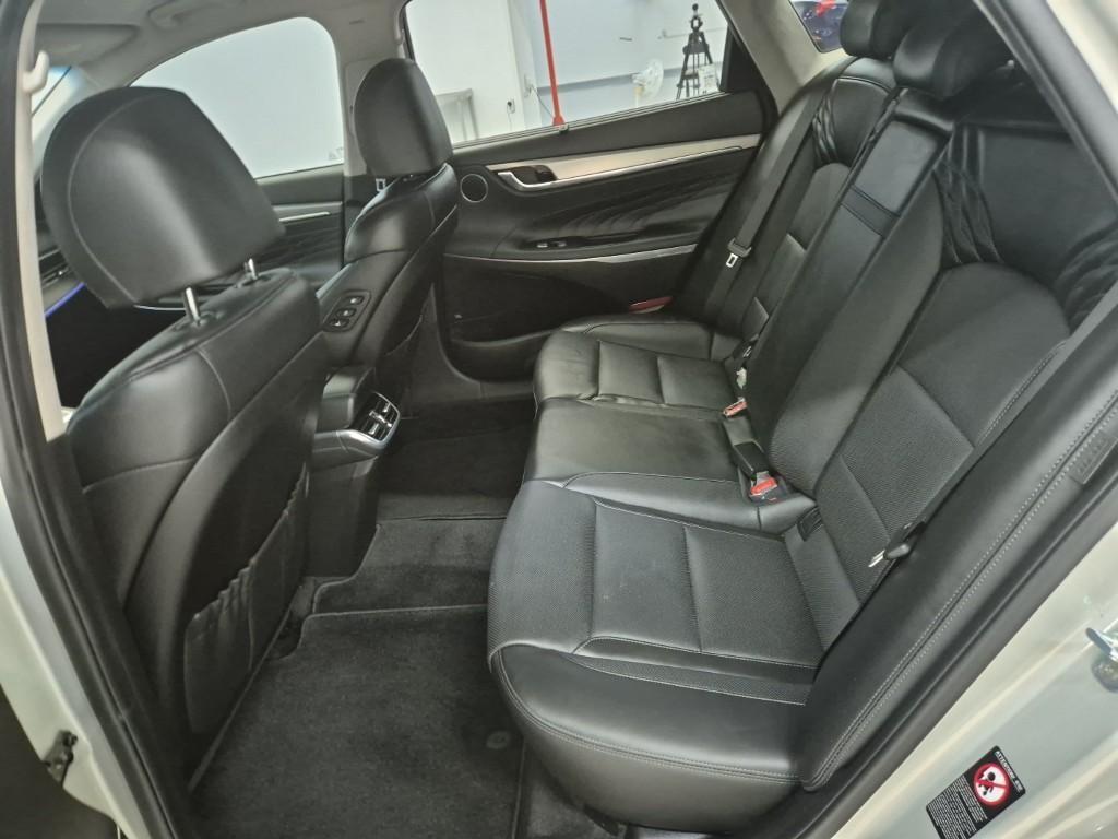 HYUNDAI Grandeur - Vista 12