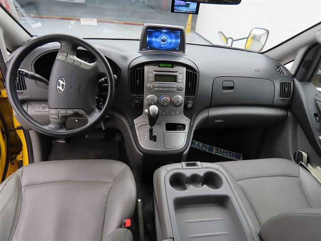 HYUNDAI Starex - Vista 8