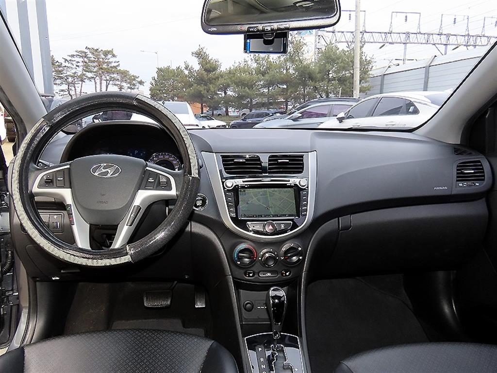 HYUNDAI Accent - Vista 7