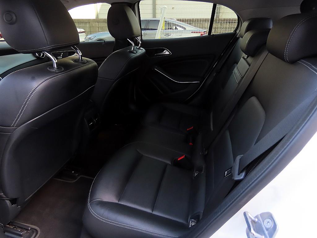 Mercedes Benz GLA Class - Vista 6