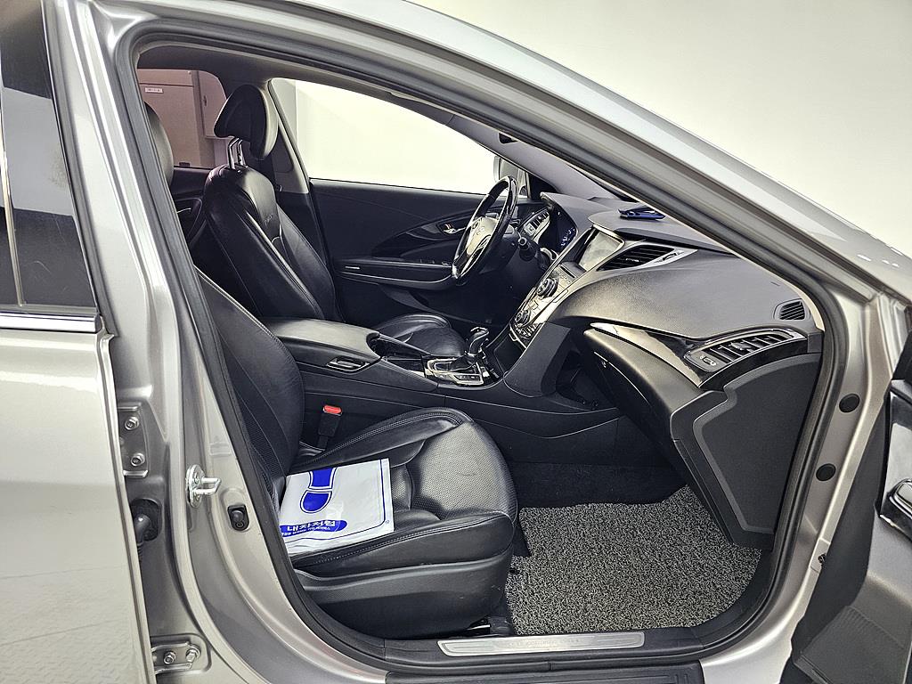 HYUNDAI Grandeur - Vista 11