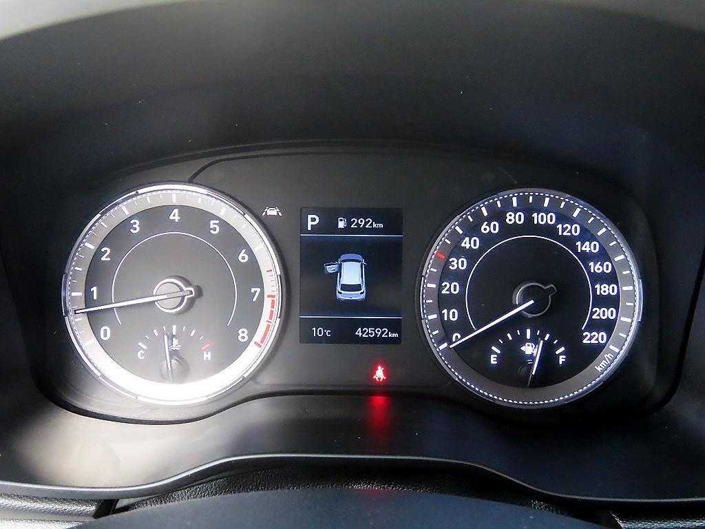 HYUNDAI Venue - Vista 9