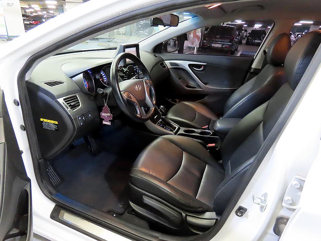 HYUNDAI Avante - Vista 6