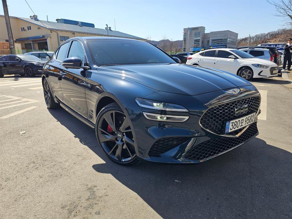 Genesis G70 - Vista 8