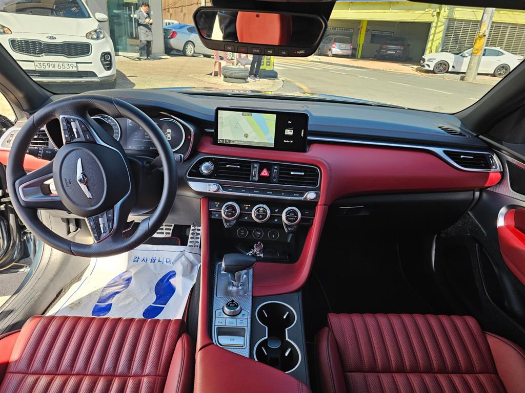 Genesis G70 - Vista 12