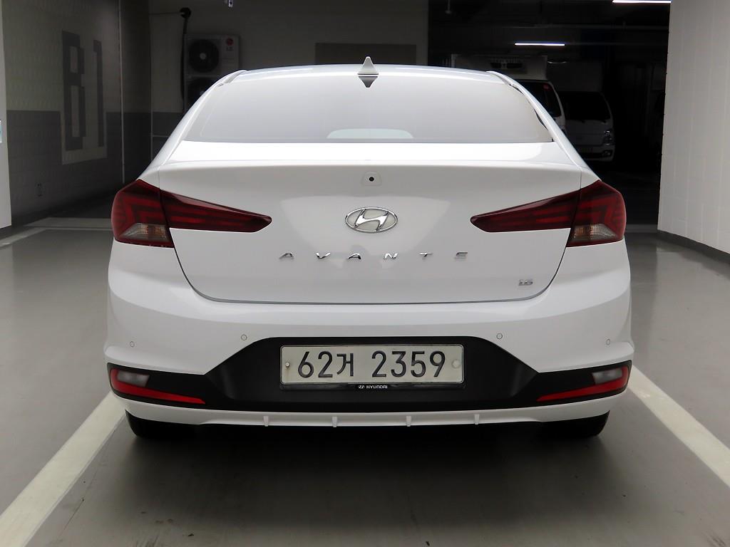 HYUNDAI Avante - Vista 3