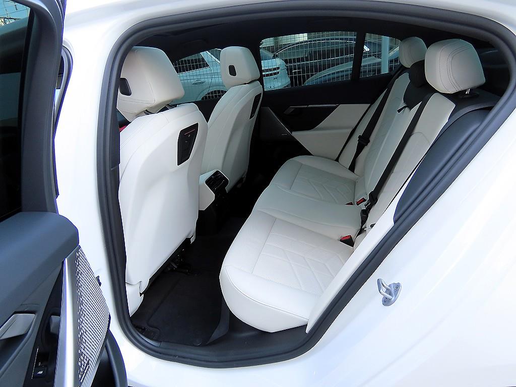 BMW 5 Series - Vista 6