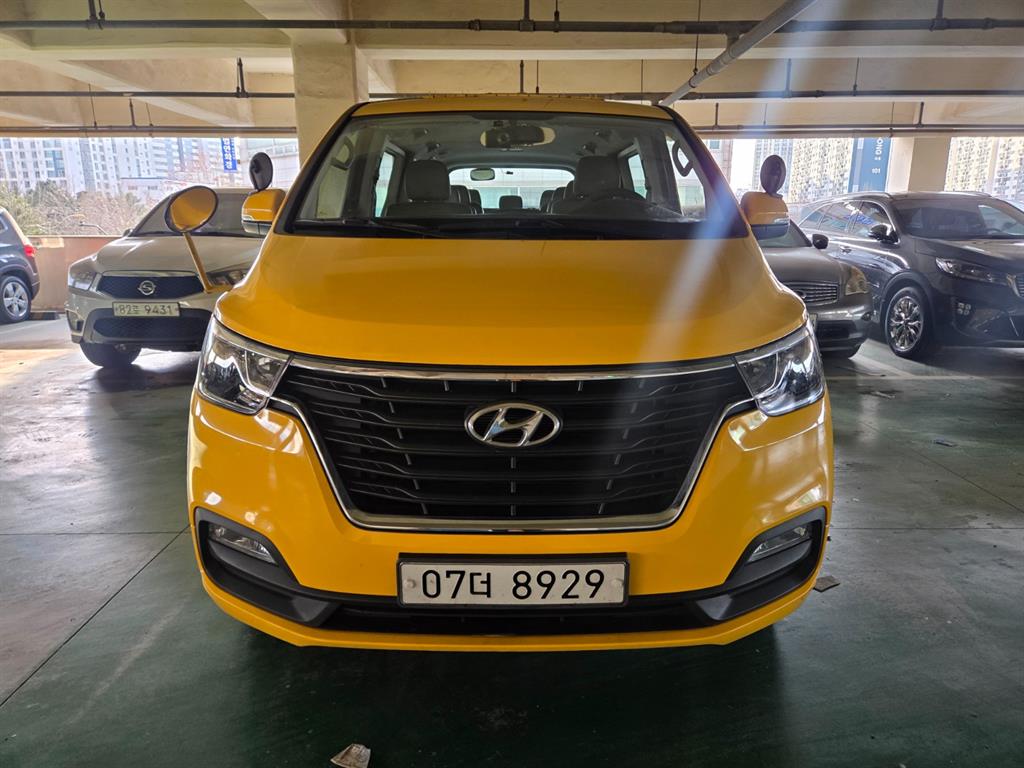 HYUNDAI Starex - Vista 2