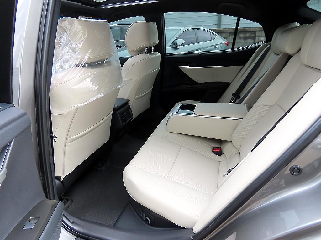 Toyota Camry - Vista 6