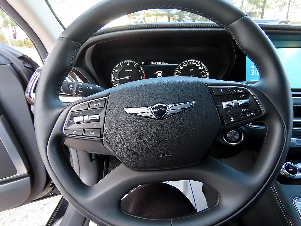 Genesis G90 - Vista 8