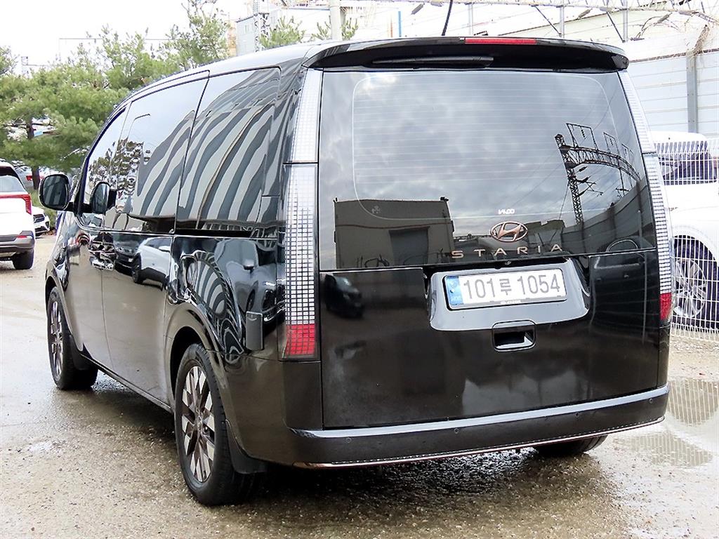HYUNDAI Staria - Vista 3