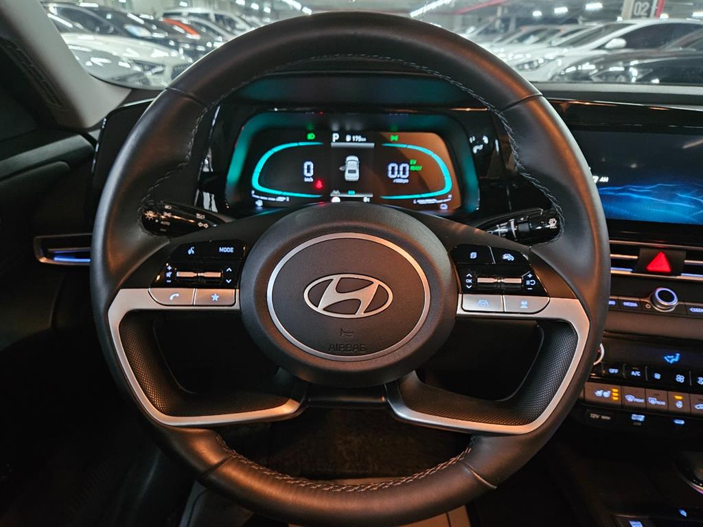 HYUNDAI Avante - Vista 8