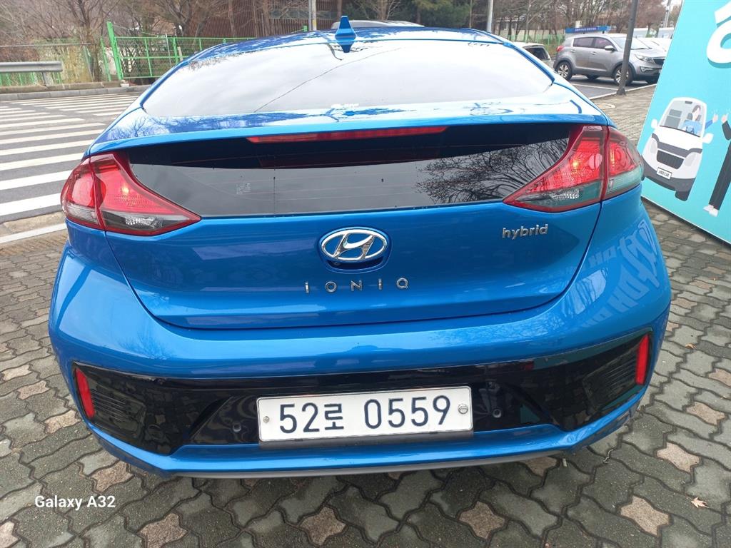 HYUNDAI Ioniq - Vista 3