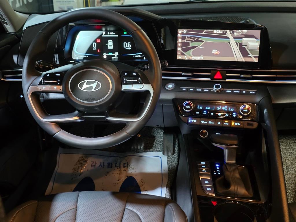 HYUNDAI Avante - Vista 9