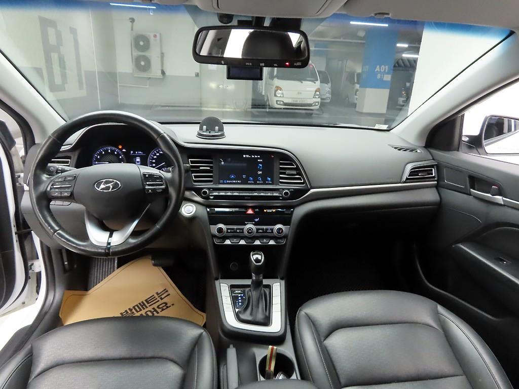 HYUNDAI Avante - Vista 7