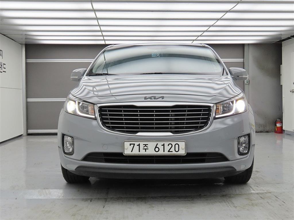 KIA Carnival - Vista 2