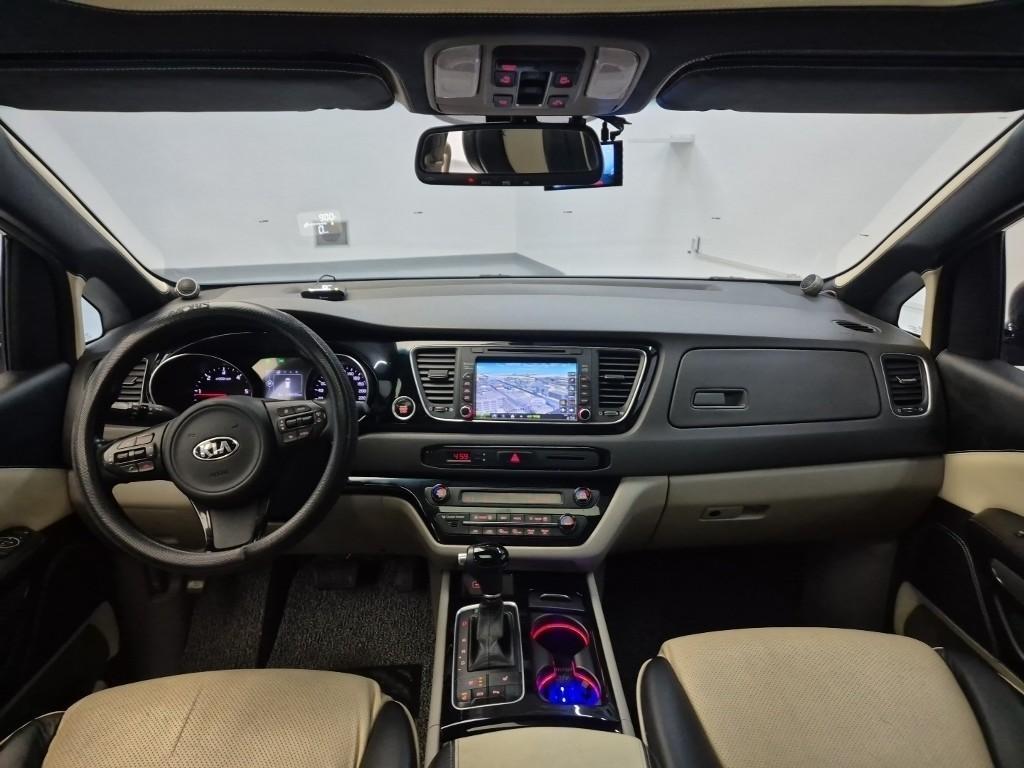 KIA Carnival - Vista 7