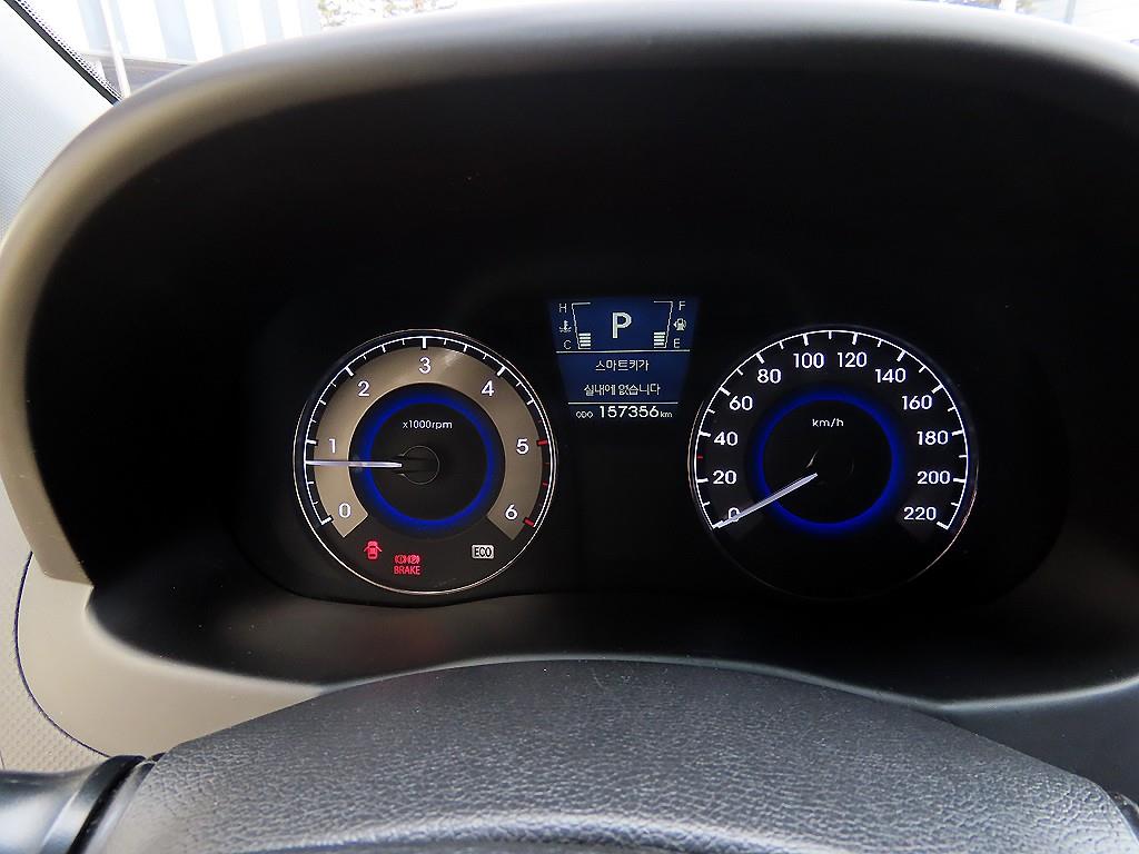 HYUNDAI Accent - Vista 9