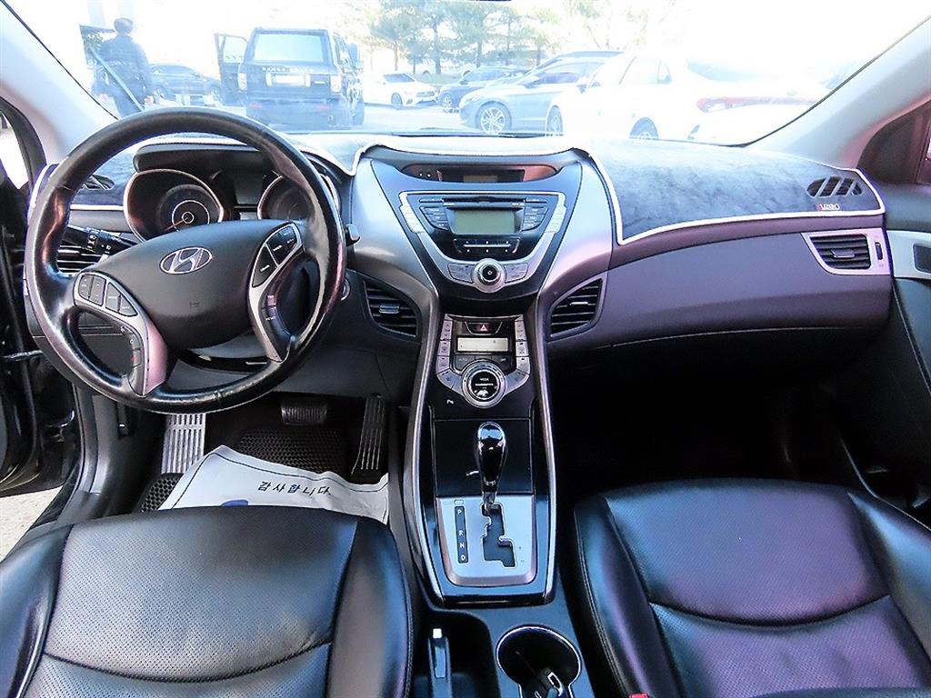 HYUNDAI Avante - Vista 7